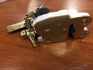 CERRADURA PUERTA TRA DER SUBARU J10