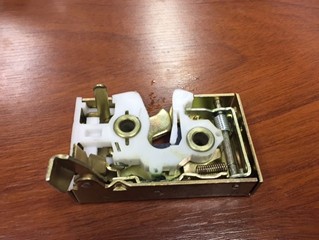 CERRADURA PUERTA DEL DER VW GOL 82-86