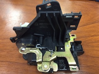 CERRADURA PUERTA DEL DER VW POLO 01