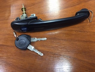 MANIJA PUERTA DEL VW POLO-SEAT CORDOBA 96 C/CIL.