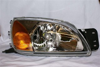 SEMIOPTICA DER FORD FIESTA 2000