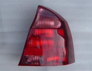 FAROL TRA DER GM CORSA II 03 SEDAN ROSA