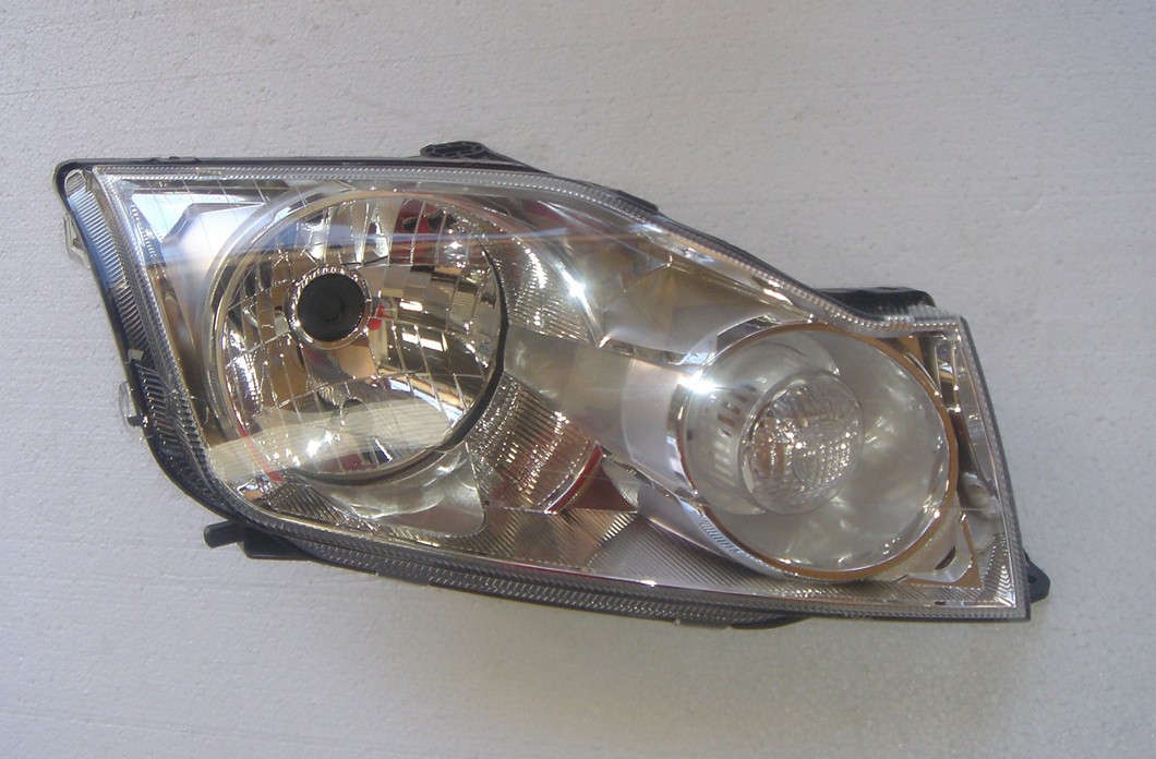 SEMIOPTICA DER FORD ECOSPORT 08
