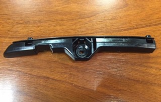 SOPORTE PARAG DEL IZQ TOYOTA VIGO 2004-2011 (PLAS)