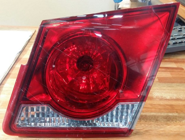 FAROL VALIJA DER GM CRUZE 09