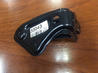 SOPORTE GUARDABARRO DEL IZQ TOYOTA HILUX 16
