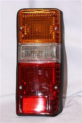 FAROL TRA DER TOYOTA HIACE 81