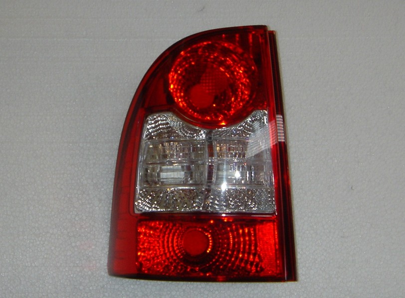 FAROL TRA IZQ FIAT STRADA 09 WUHUA