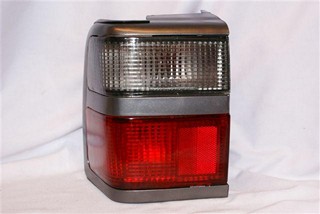 FAROL TRA IZQ KIA BESTA