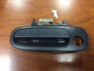 MANIJA PUERTA DEL IZQ TOYOTA COROLLA 97 (USA)