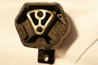 SOPORTE MOTOR TRA IZQ FORD ESCORT 84 SAMPEL