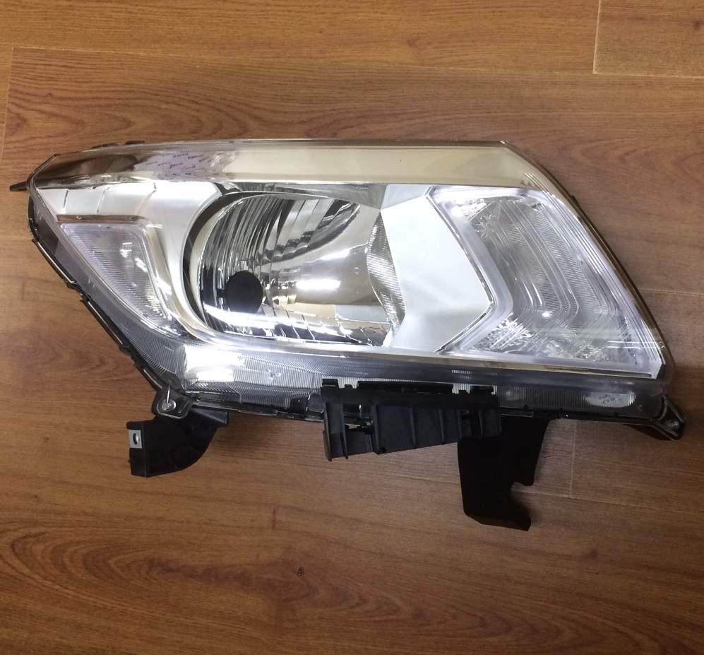 SEMIOPTICA DER NISSAN FRONTIER NP300 16 DEPO