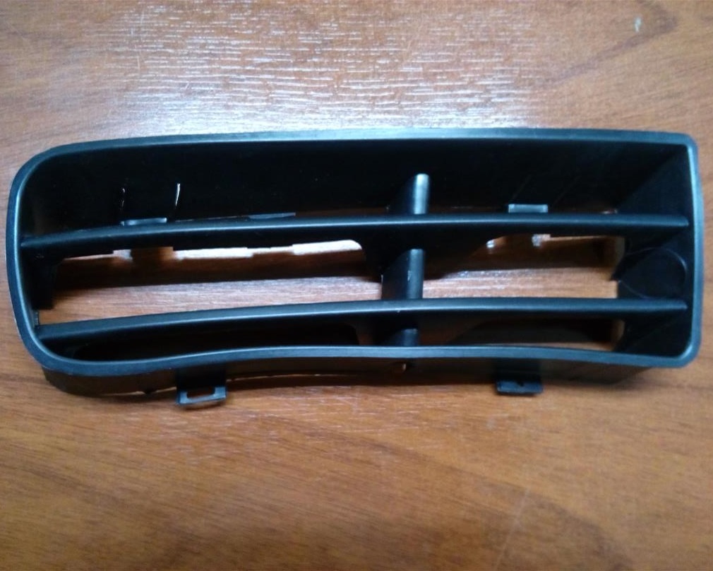 REJILLA PARAG DEL DER VW GOLF IV 98