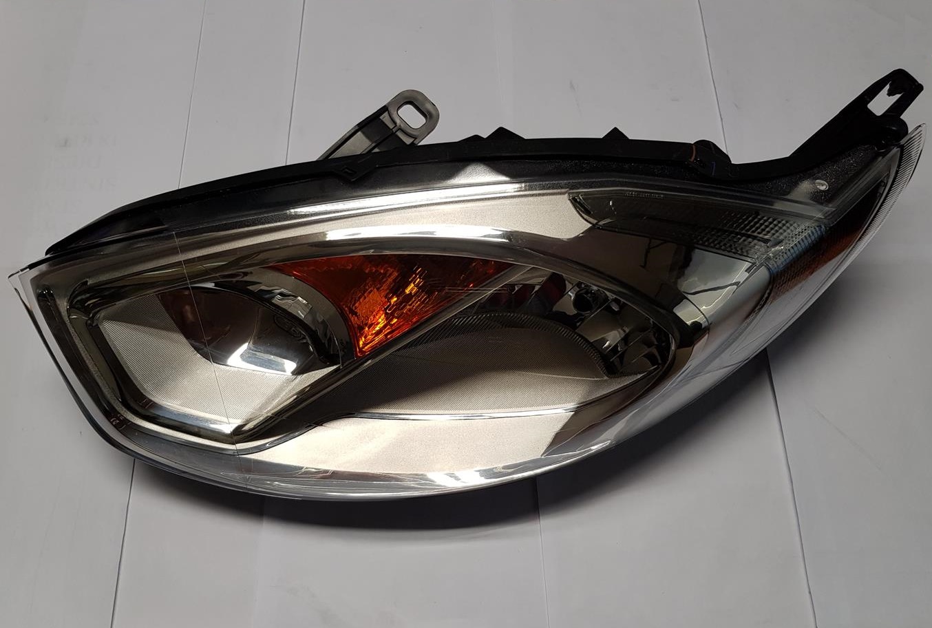 SEMIOPTICA IZQ FORD FIESTA 11 BLANCA