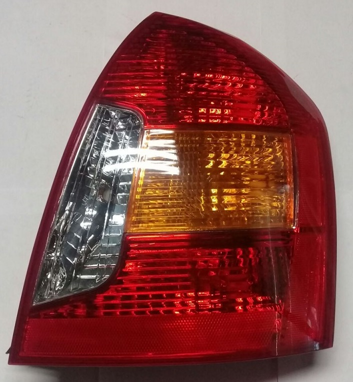 FAROL TRA DER HYUNDAI ACCENT 07 SEDAN