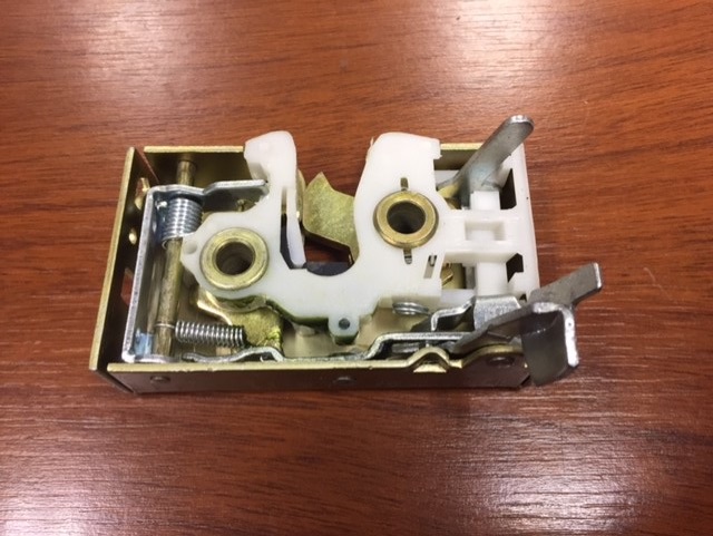 CERRADURA PUERTA DEL IZQ VW SANTANA 87-90