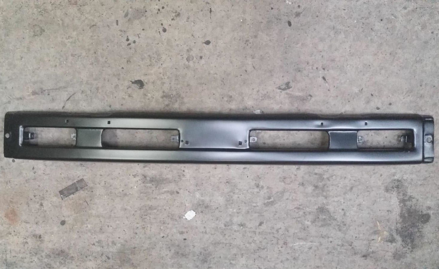 PARAGOLPE DEL MITSUBISHI L200 90 METAL NEGRO