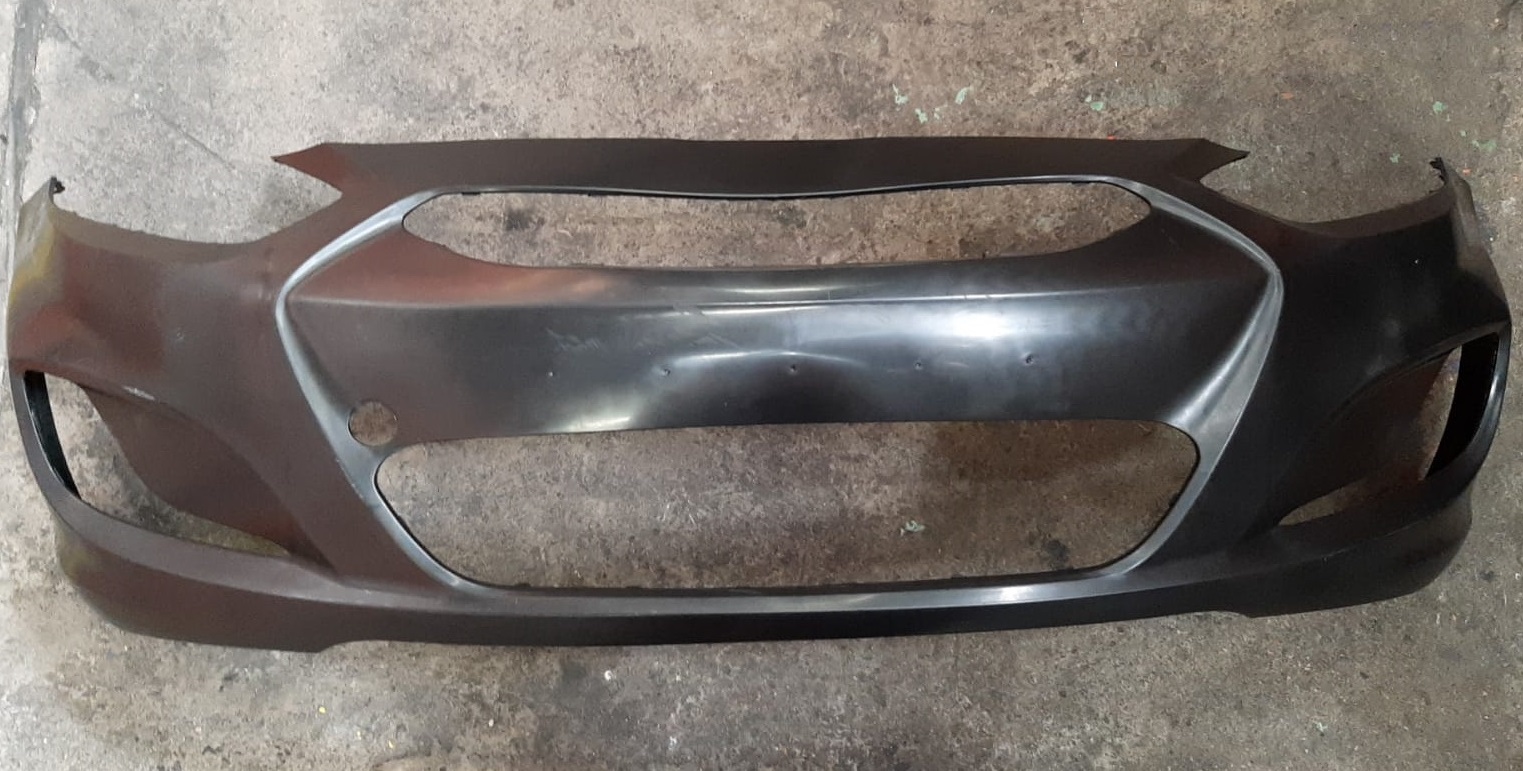PARAGOLPE DEL HYUNDAI ACCENT 11 NEGRO LISO