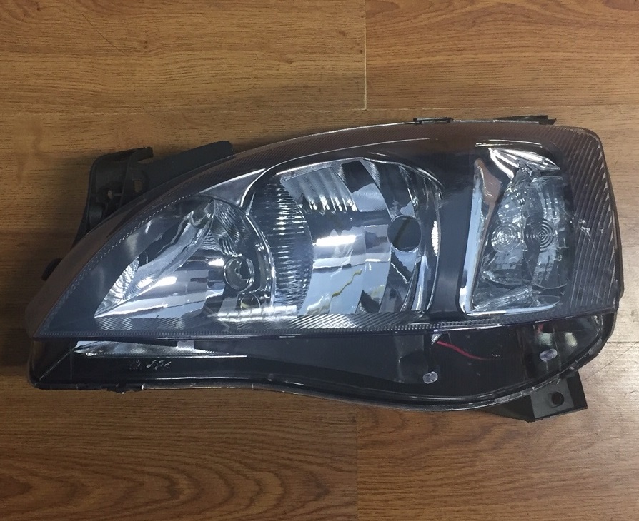 SEMIOPTICA IZQ GM CORSA II 08 NEGRA LISA (MAN)