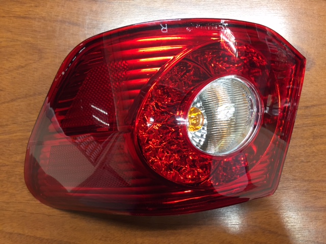 FAROL TRA IZQ FAW VITA (SEDAN)