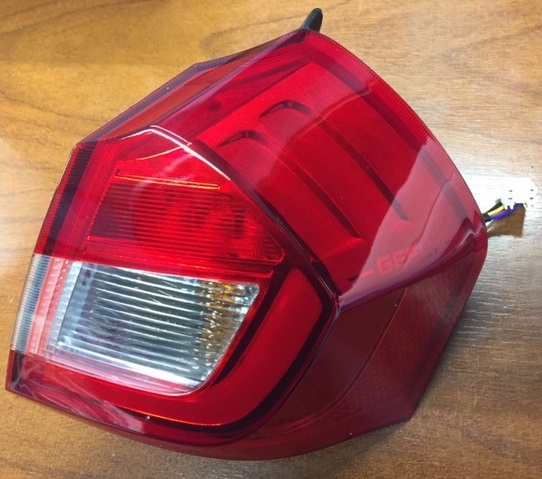 FAROL TRA DER GEELY GX3 2020