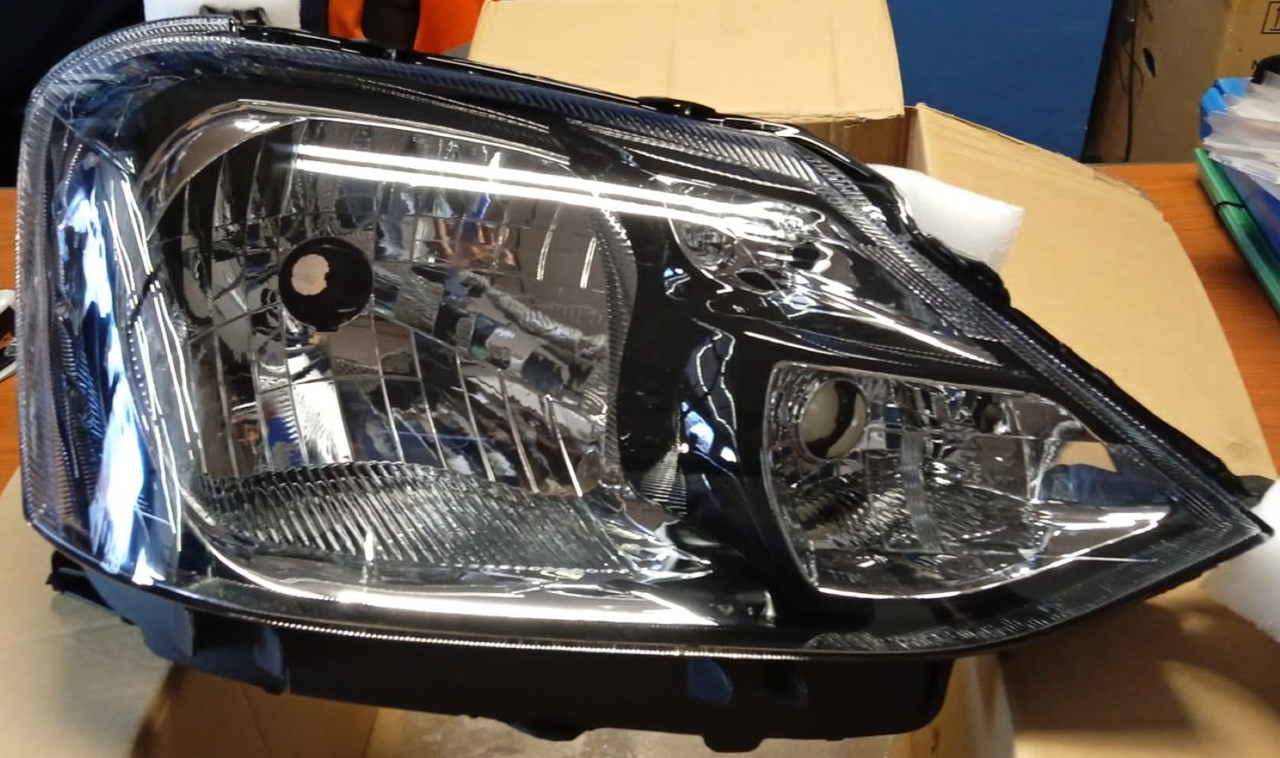 SEMIOPTICA DER TOYOTA ETIOS 2018 DEPO