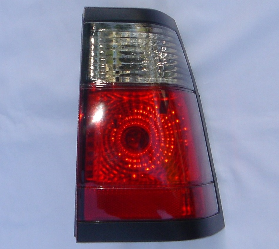 FAROL TRA DER DAEWOO RACER