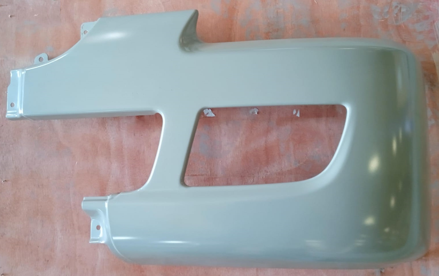 PARAGOLPE DEL HYUNDAI HD170 (IZQ) ORIGINAL
