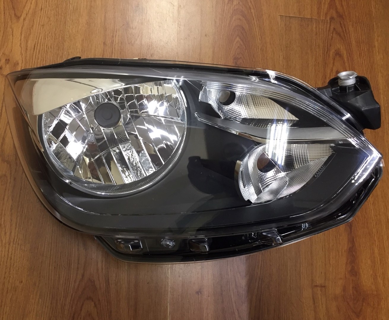 SEMIOPTICA DER VW UP 14 DEPO