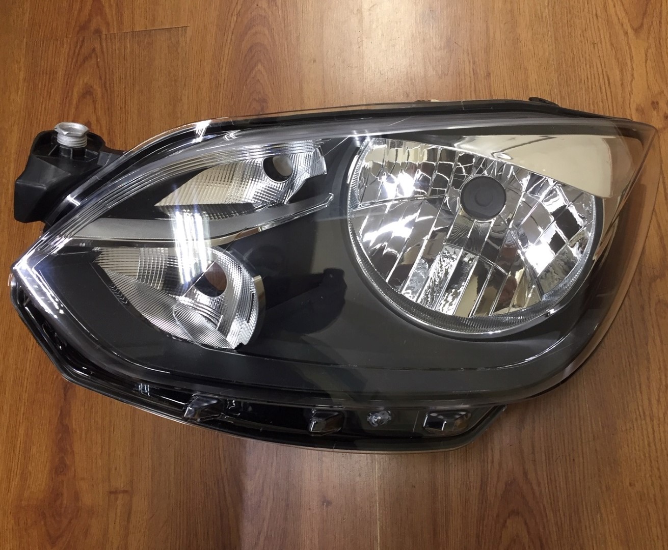 SEMIOPTICA IZQ VW UP 14 DEPO