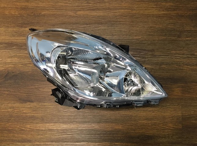 SEMIOPTICA DER NISSAN VERSA 2011-2014