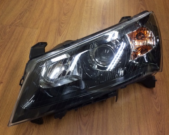 SEMIOPTICA IZQ GEELY EMGRAND 718 11 (NEG)