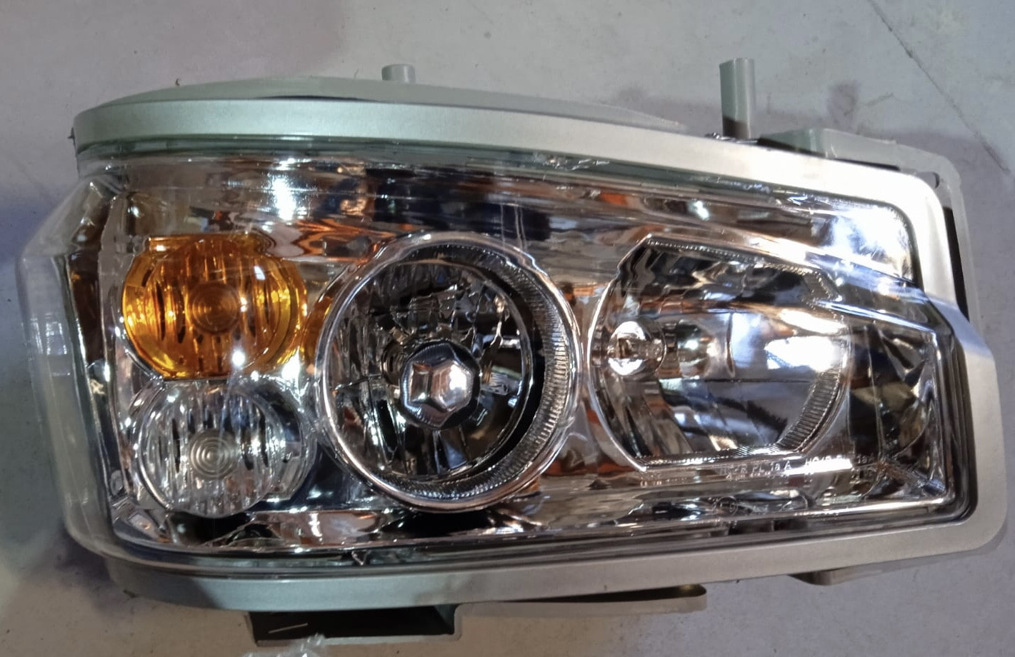 SEMIOPTICA DER HOWO 380